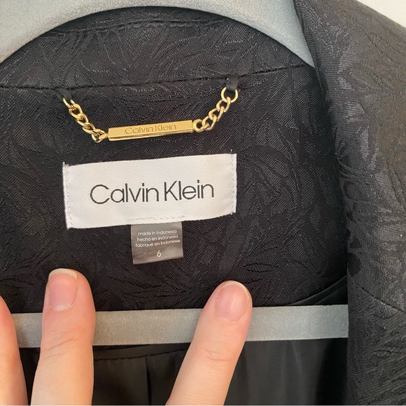 Gorgeous Calvin Klein jacquard blazer in size 6. Excellent condition! - Picture 4 of 12